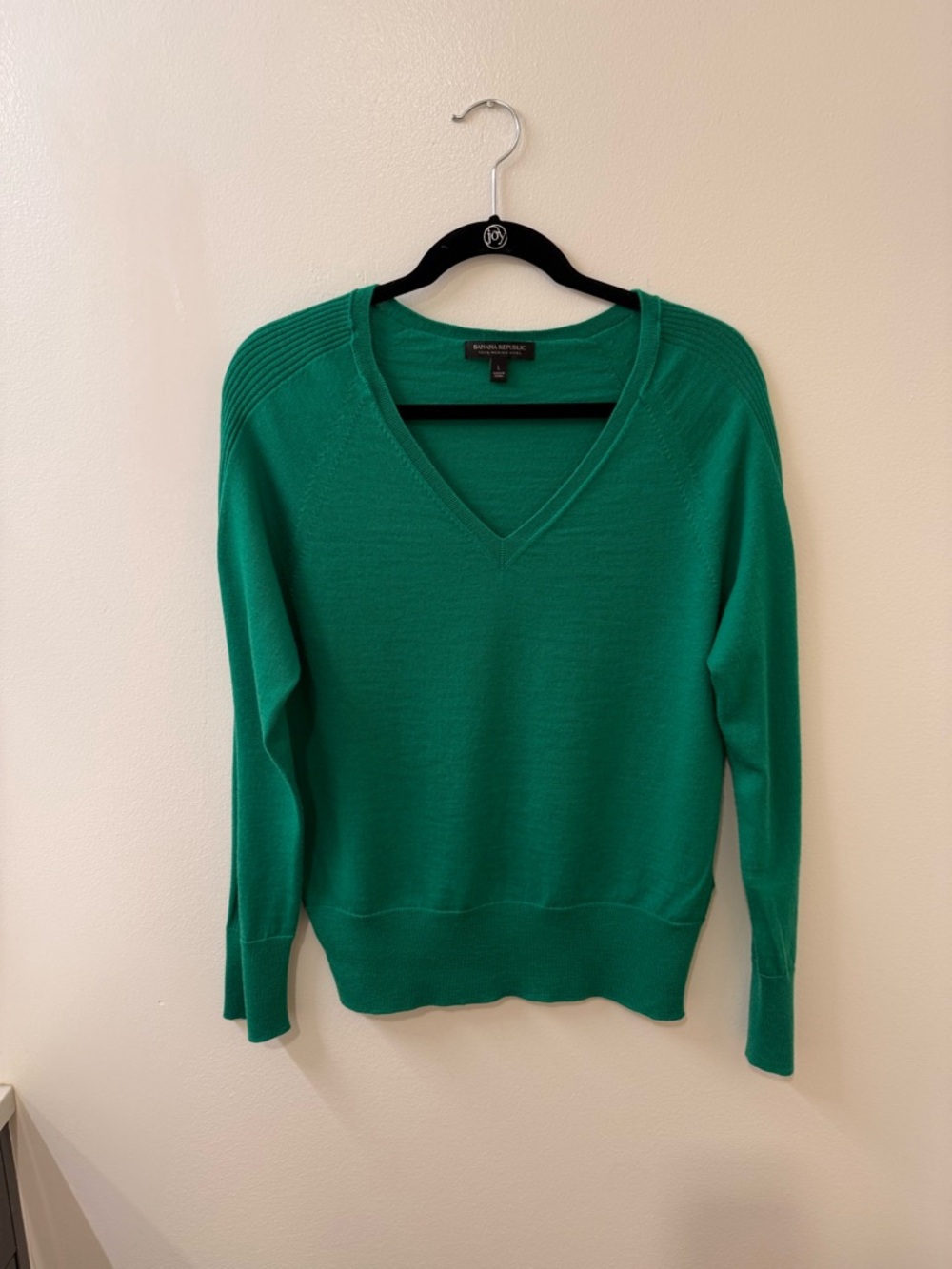 Banana Republic Green V-Neck Merino Wool Sweater - Size L
